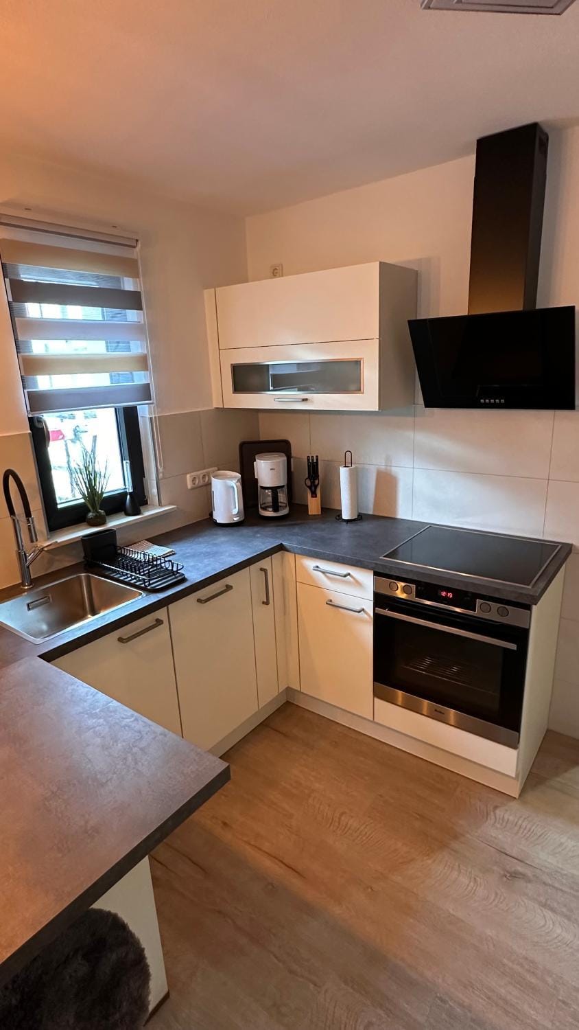 Coffee/tea facilities, Kitchen or kitchenette, Dining area, dishwasher