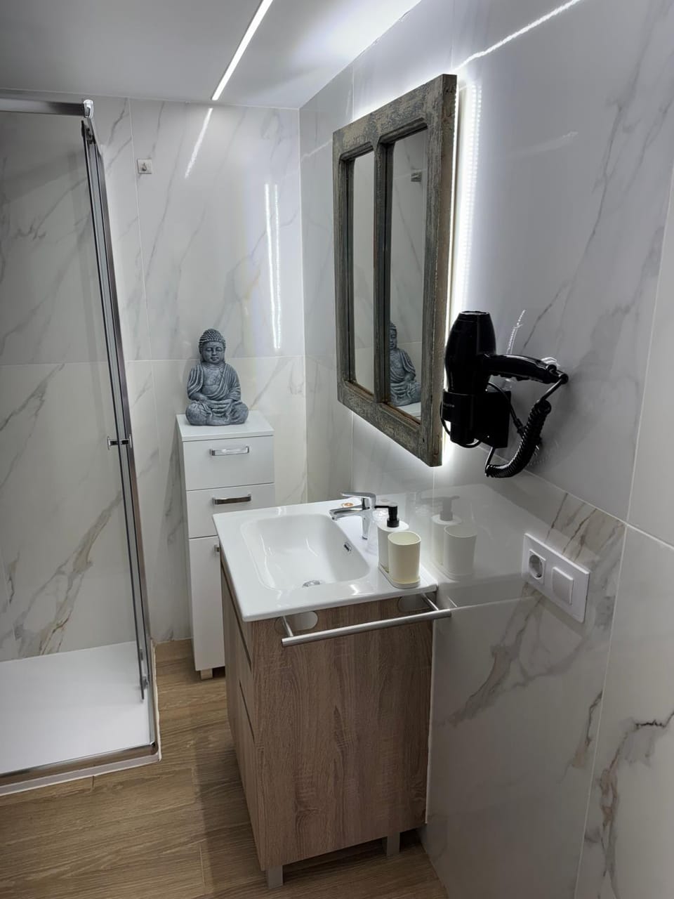 Shower, Bathroom, towels