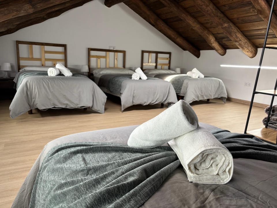 Bed, Photo of the whole room, Bedroom, towels