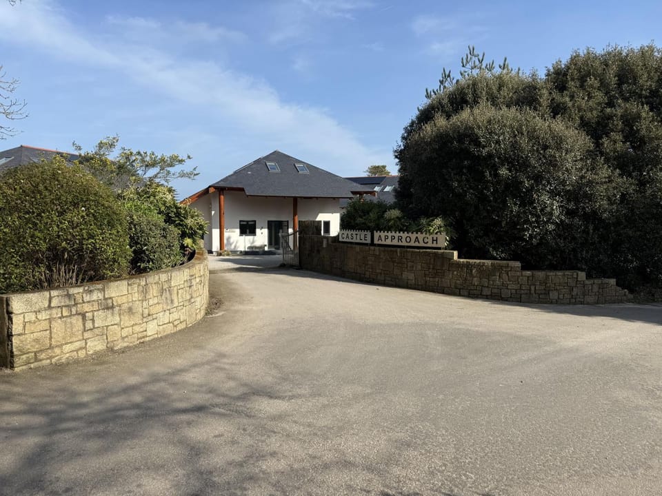 Property building, Facade/entrance, Day