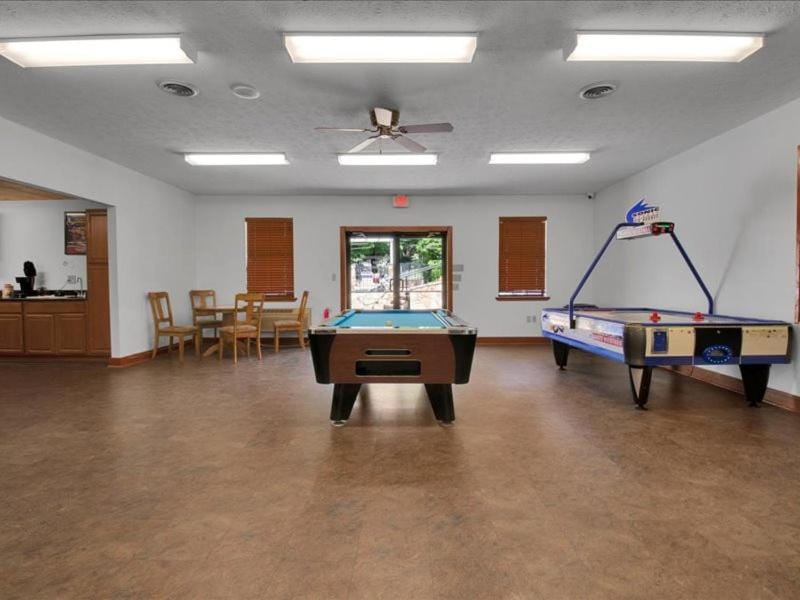 Billiard, Game Room
