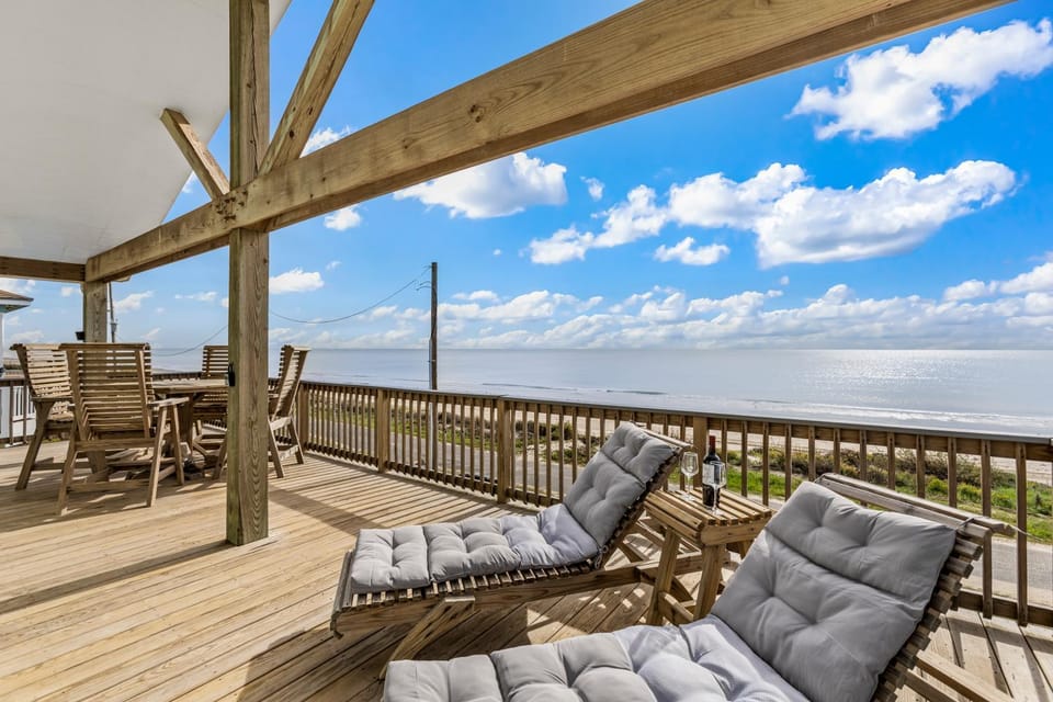 BeachQuest Beachfront House in Caplen