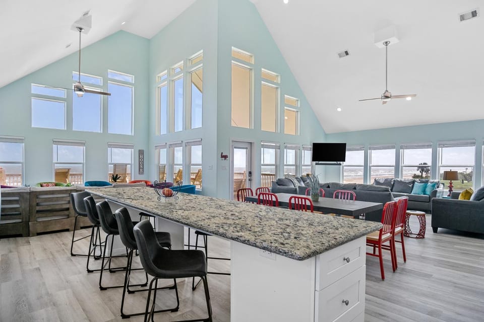 DayDreamer Beachfront w 7 Bedrooms House in Bolivar Peninsula