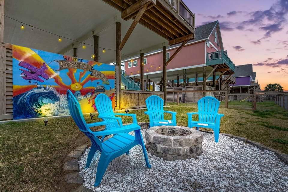 FlipFlop 5BR Beach Escape Hot Tub Games and Fenced Yard House in Bolivar Peninsula