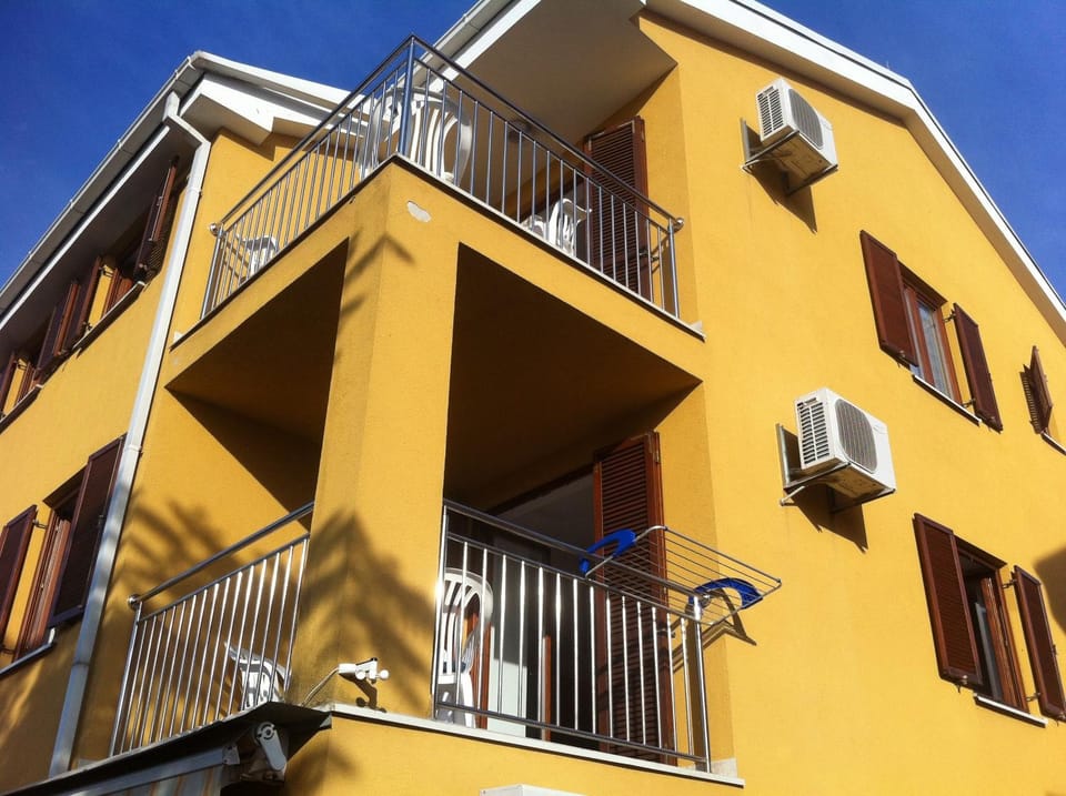 Property building, Day