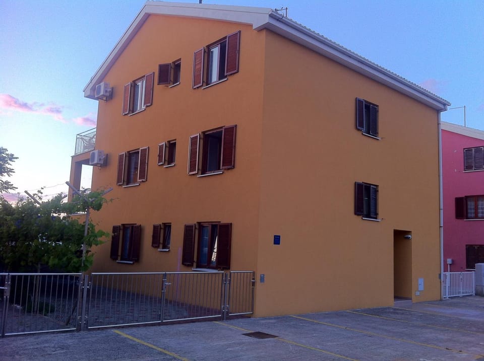 Property building, Day