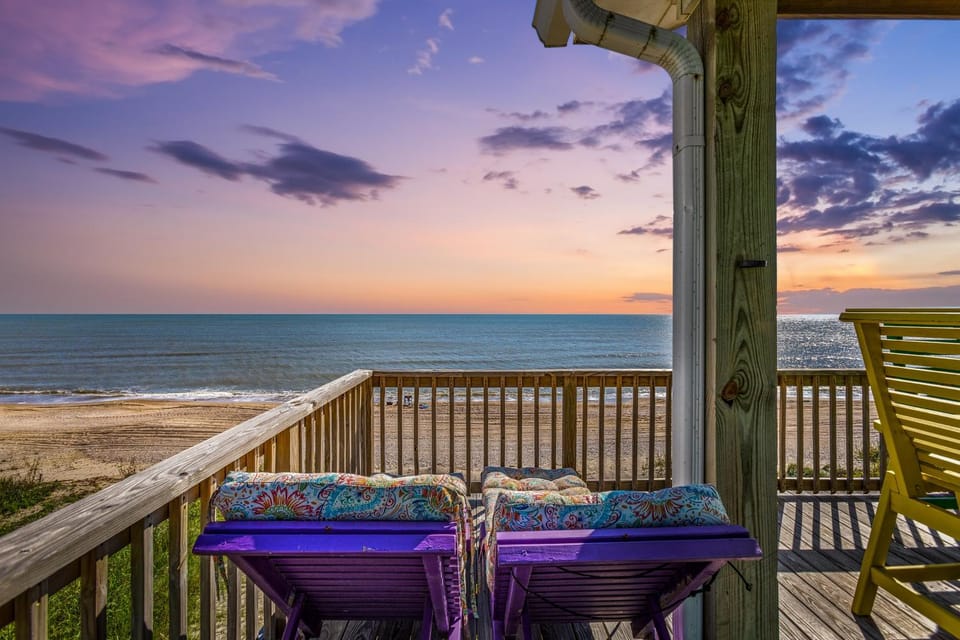 MoonStone 3BR Beachfront w Hot Tub Amazing Beach Views and Large Deck House in Bolivar Peninsula