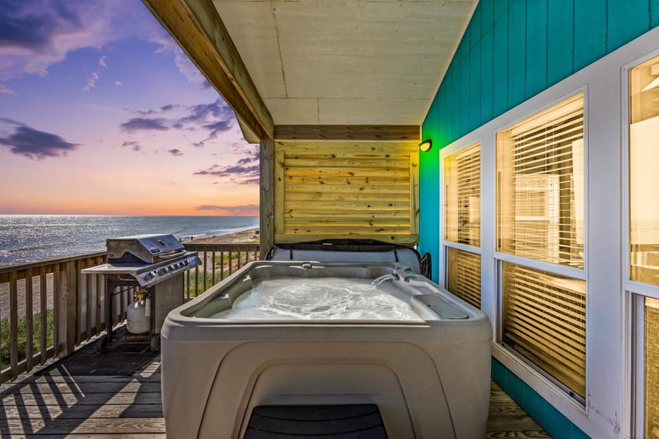 MoonStone 3BR Beachfront w Hot Tub Amazing Beach Views and Large Deck House in Bolivar Peninsula