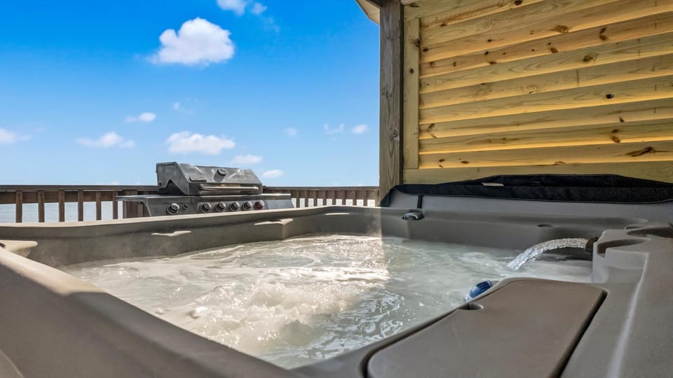 MoonStone 3BR Beachfront w Hot Tub Amazing Beach Views and Large Deck House in Bolivar Peninsula