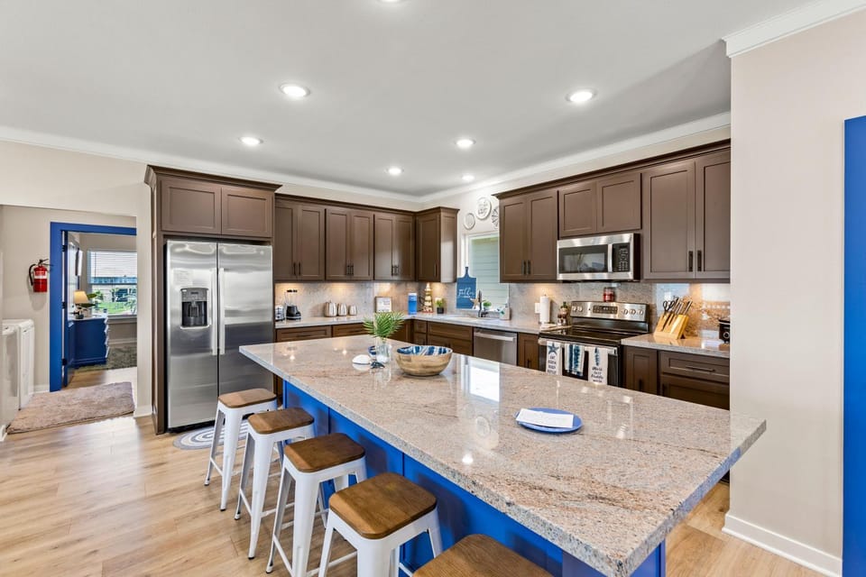 Caza Azul Luxury 4BR Getaway, Gated Community, Canal Views & Lift House in Bolivar Peninsula