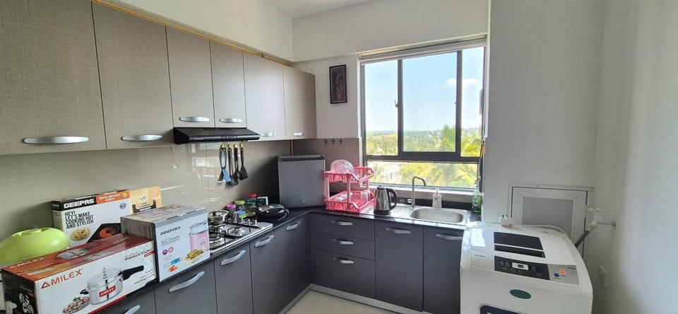 Coffee/tea facilities, Kitchen or kitchenette, stove, toaster