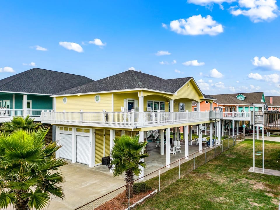 Sconset South 4BR Beach Escape! Deck, Bar, Games & Gulf Views House in Bolivar Peninsula