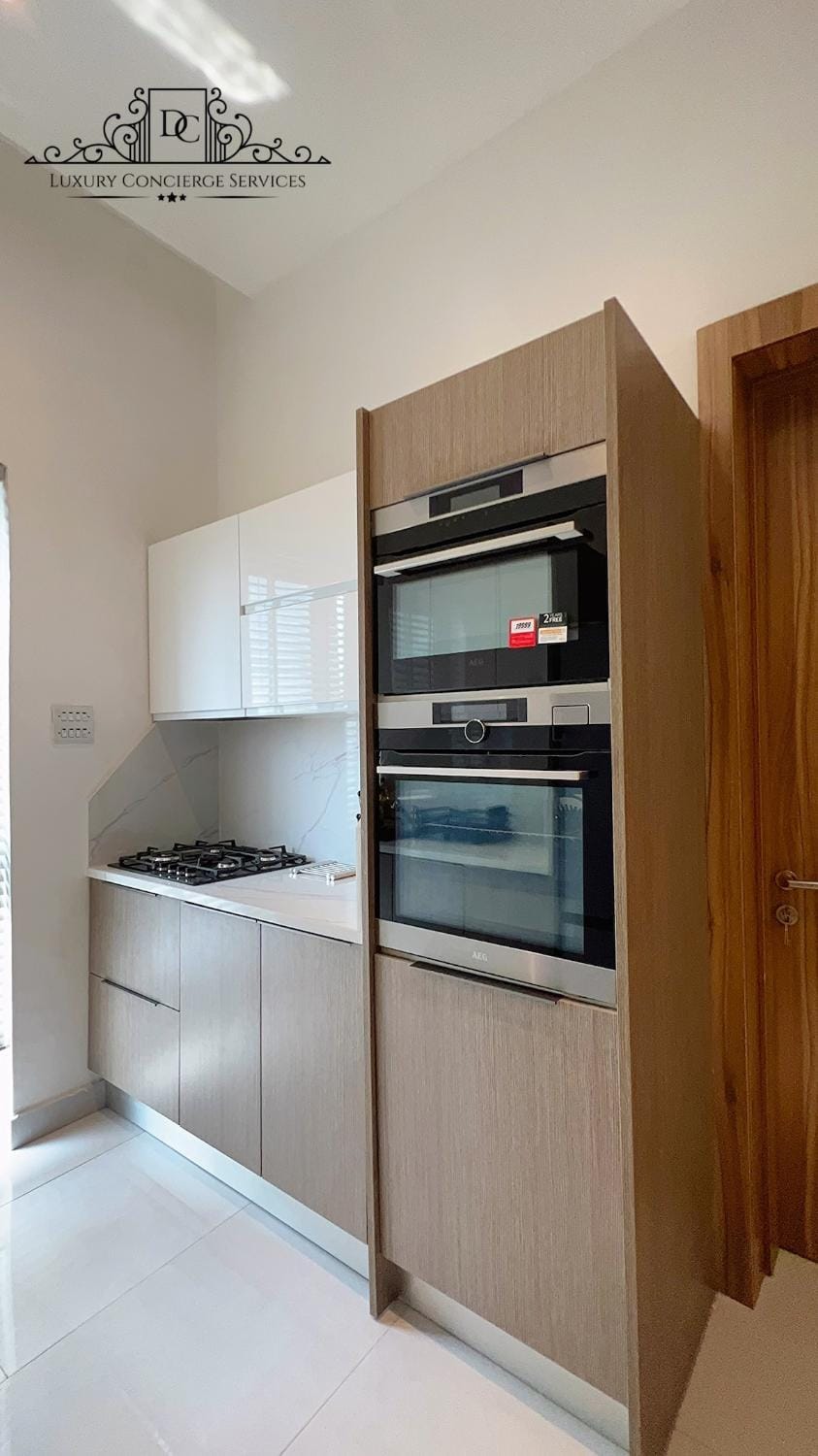 Kitchen or kitchenette, oven, stove, wardrobe