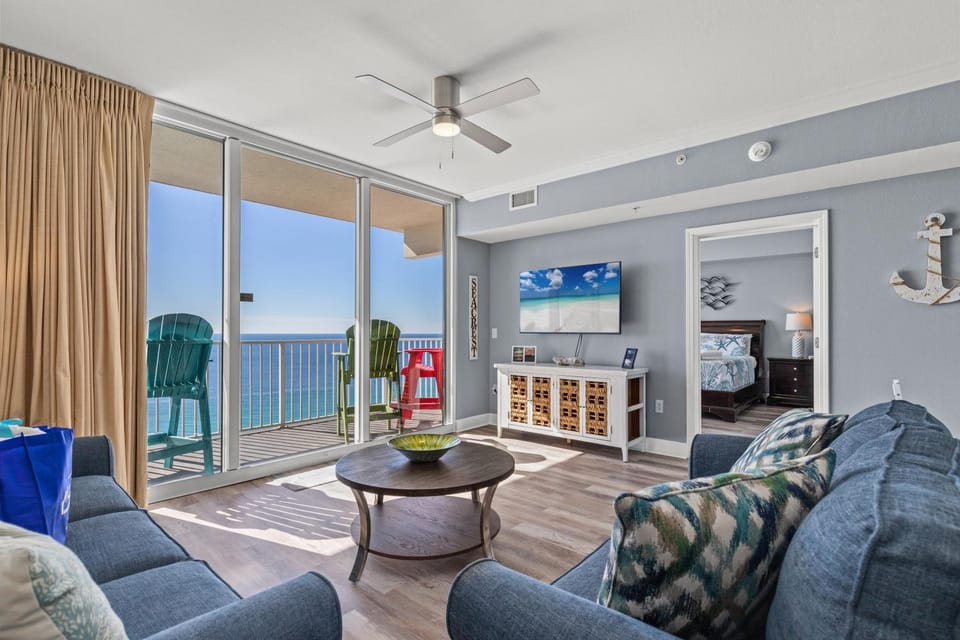 Tidewater Escape: 1BR/2BA beachfront condo, sleeps 6, Gulf views & comfort! House in Panama City Beach