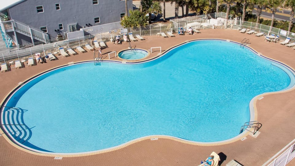 Tidewater Escape: 1BR/2BA beachfront condo, sleeps 6, Gulf views & comfort! House in Panama City Beach