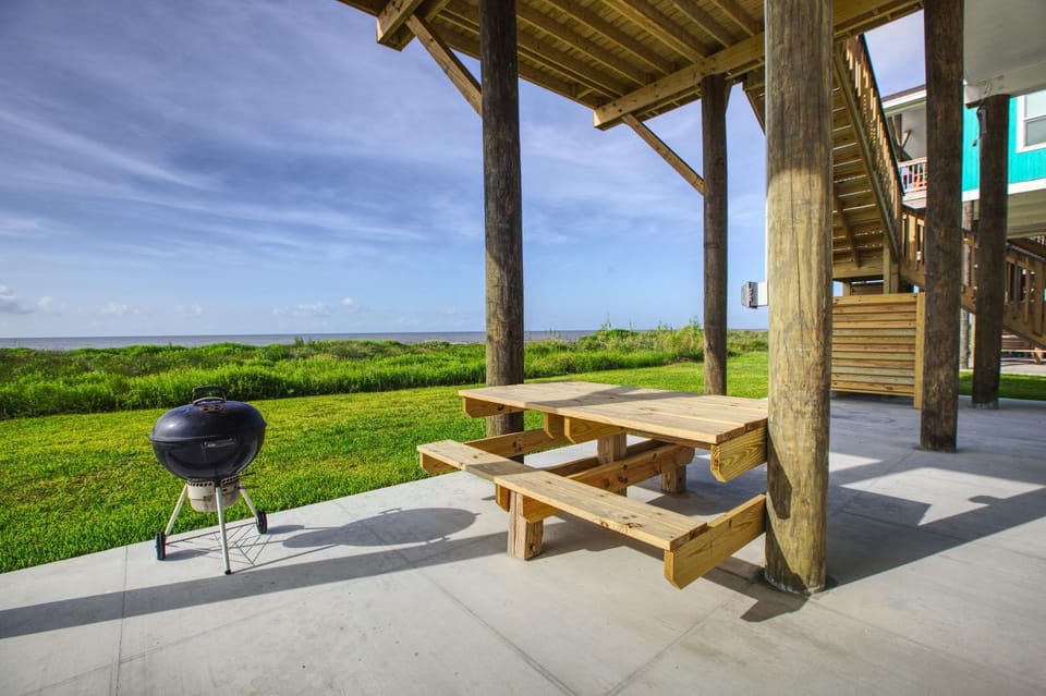 Splash Spacious 3BD 3bath Beachfront! Steps to Beach! House in Bolivar Peninsula