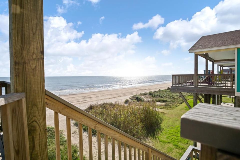 Splash Spacious 3BD 3bath Beachfront! Steps to Beach! House in Bolivar Peninsula