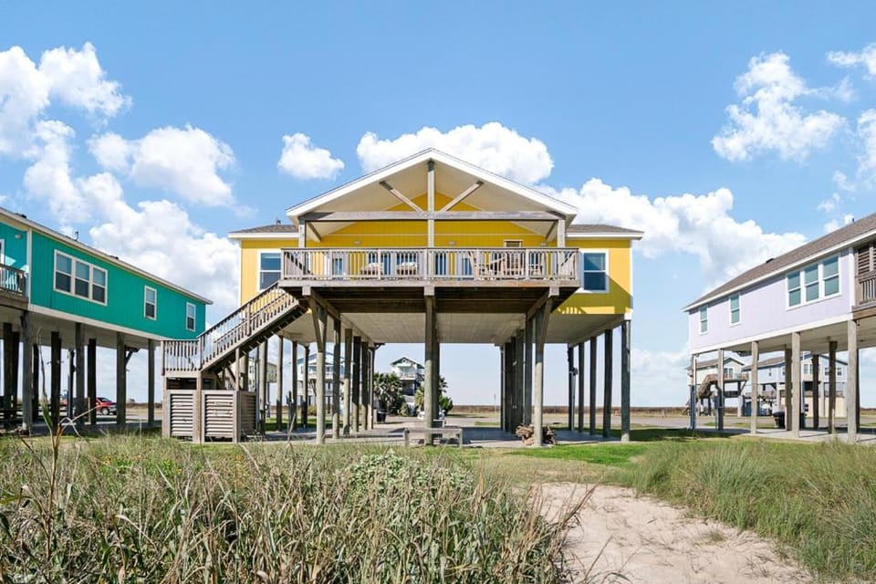 Splash Spacious 3BD 3bath Beachfront! Steps to Beach! House in Bolivar Peninsula