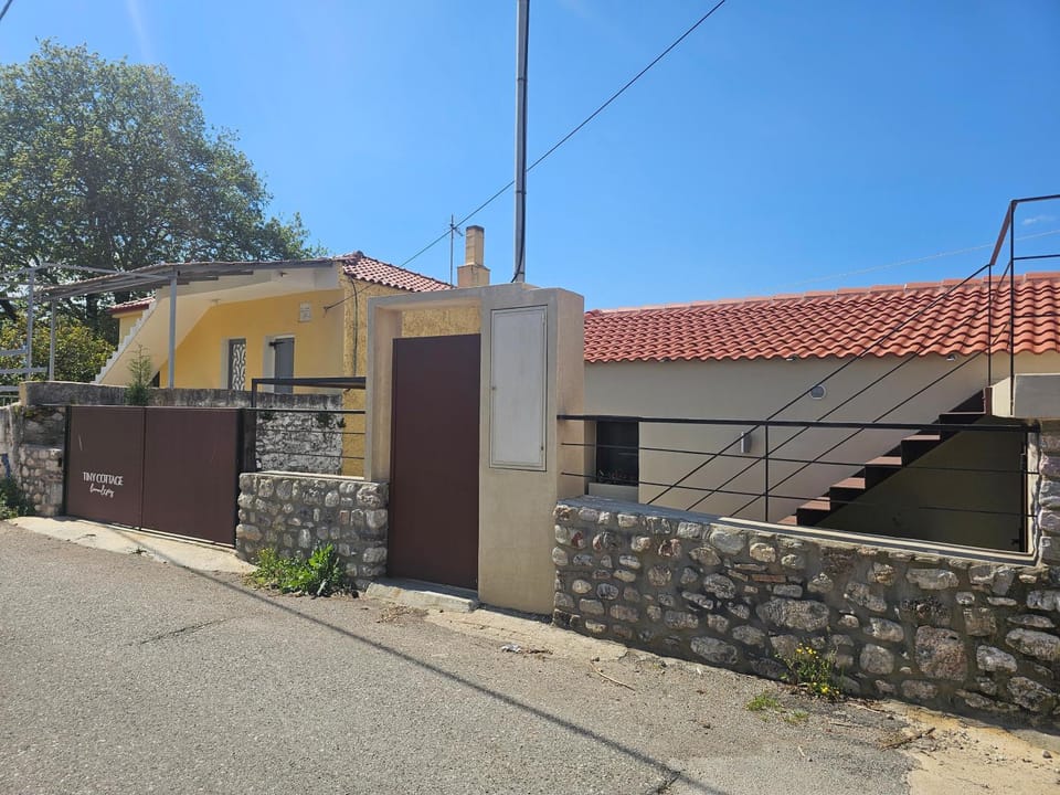 Tiny Cottage lemon & pies House in Peloponnese, Western Greece and the Ionian