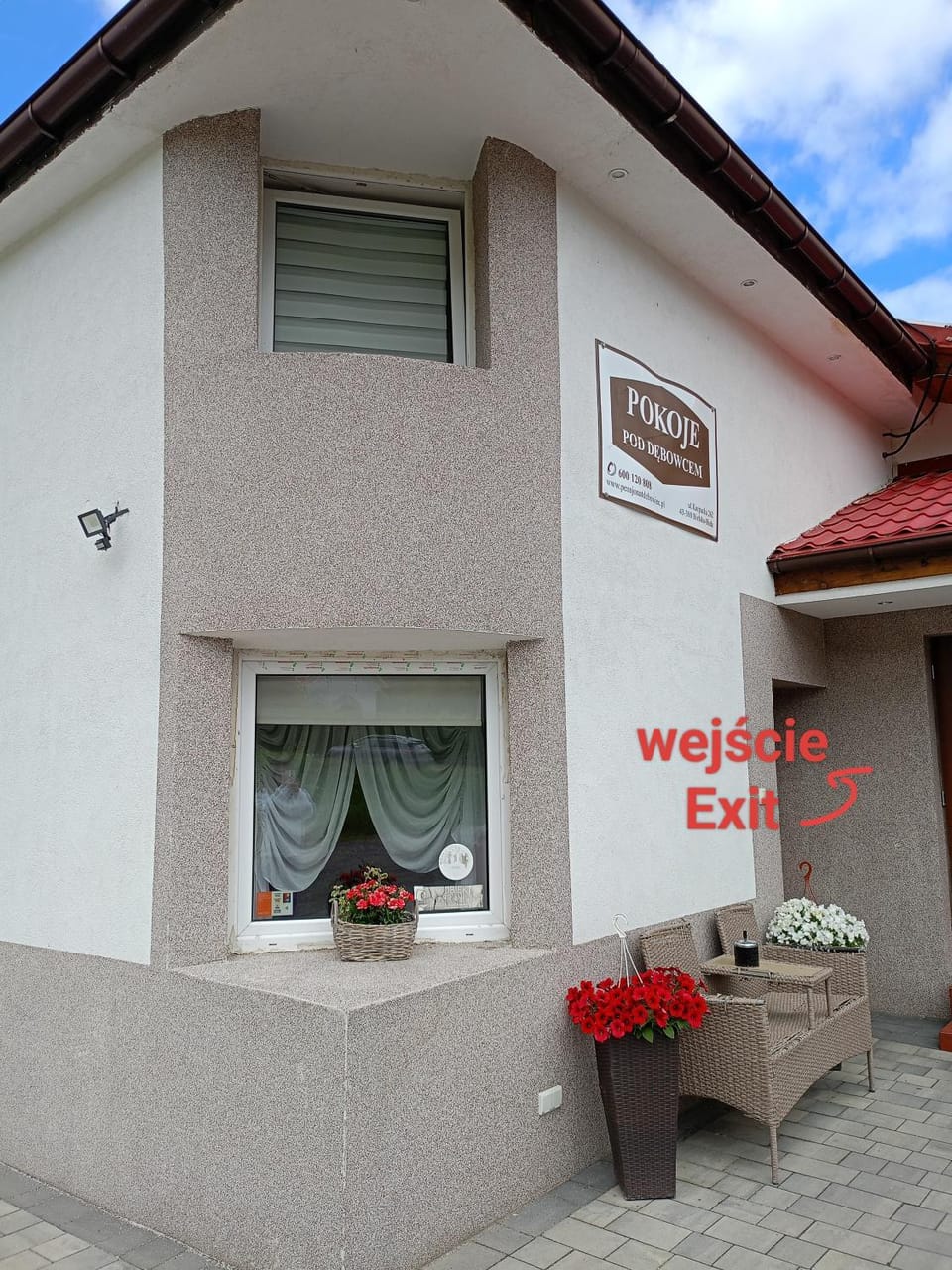 Facade/entrance