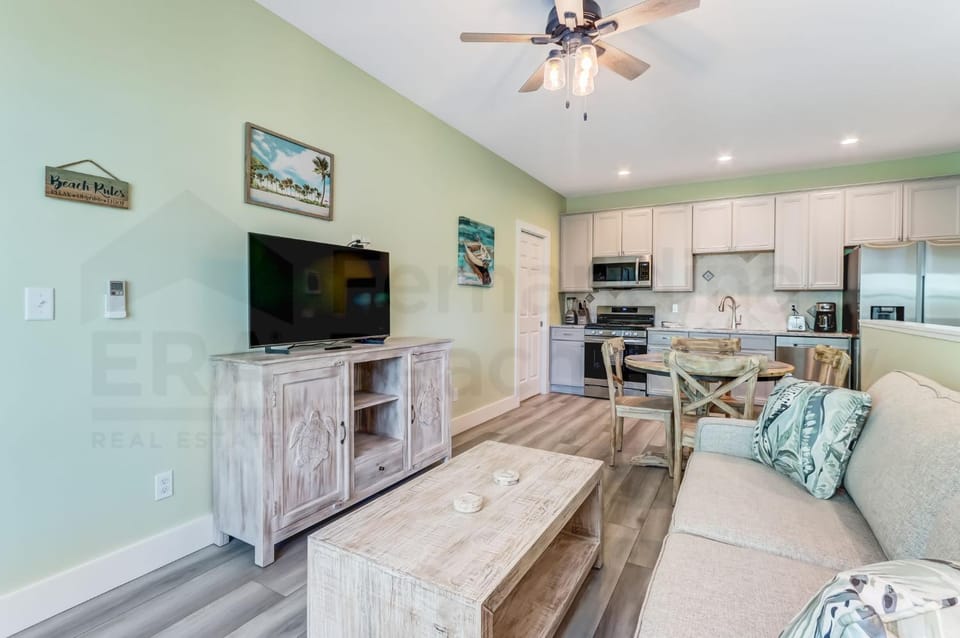 Brand New build Dog Friendly Close to Ocean Above garage condo 5631 House in Fernandina Beach