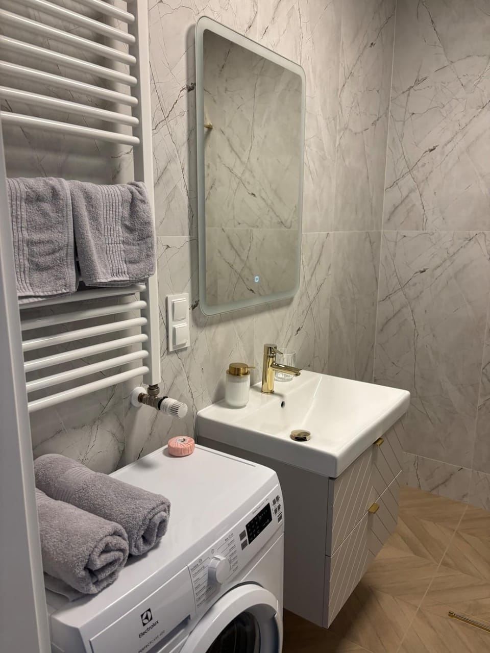 Bathroom, towels