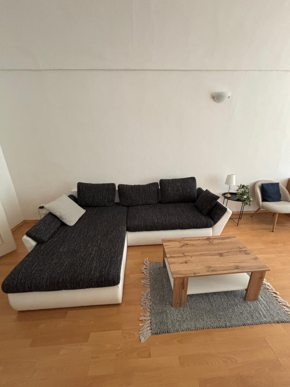 Living room, Photo of the whole room