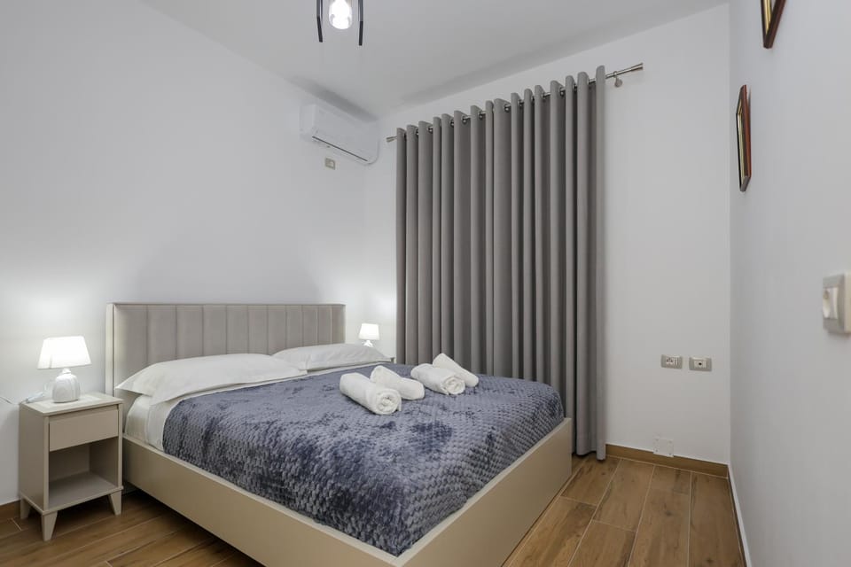 Bed, Photo of the whole room, Bedroom, towels, air conditioner