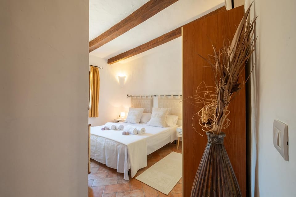 Bed, Photo of the whole room, Bedroom, towels, wardrobe