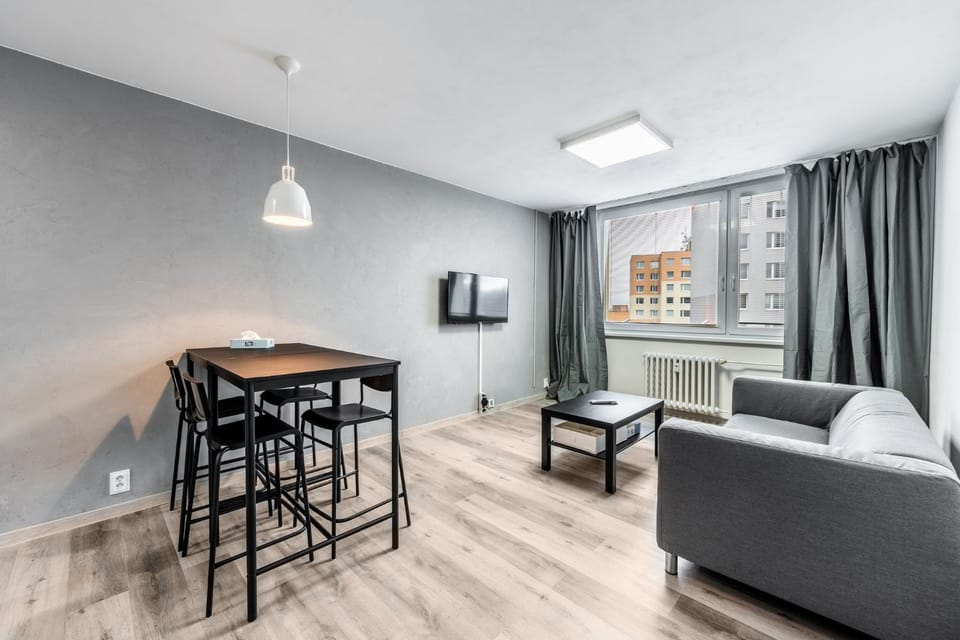 Bed, Living room, Seating area, Dining area