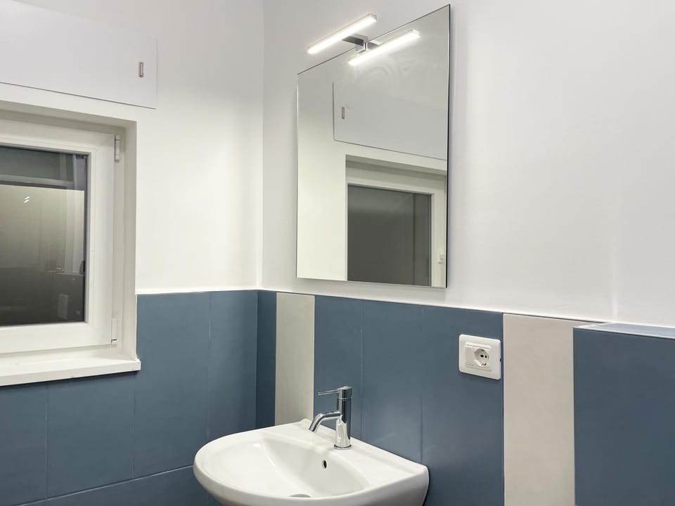 Bathroom, Quiet street view