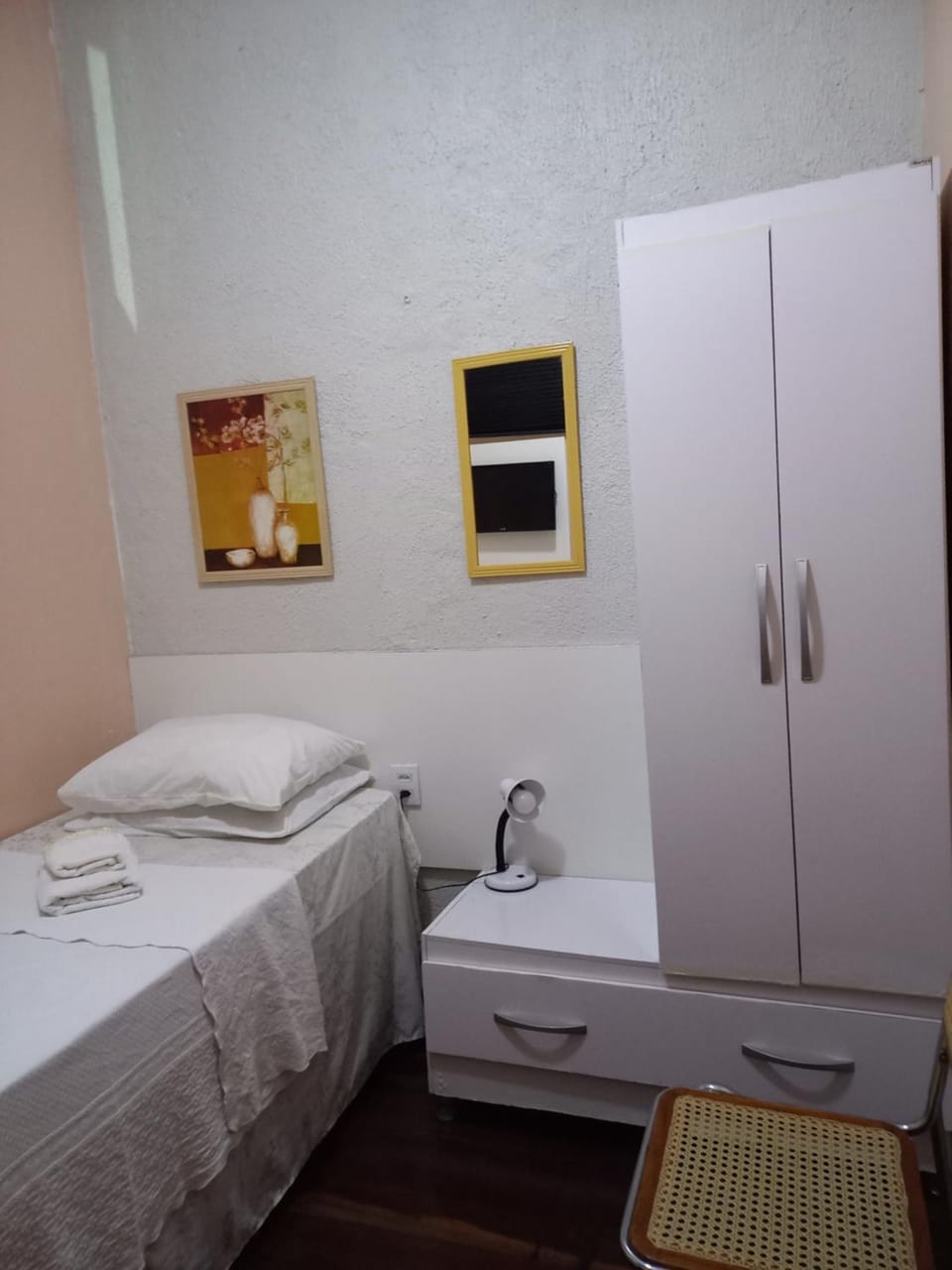 Bed, Photo of the whole room, wardrobe