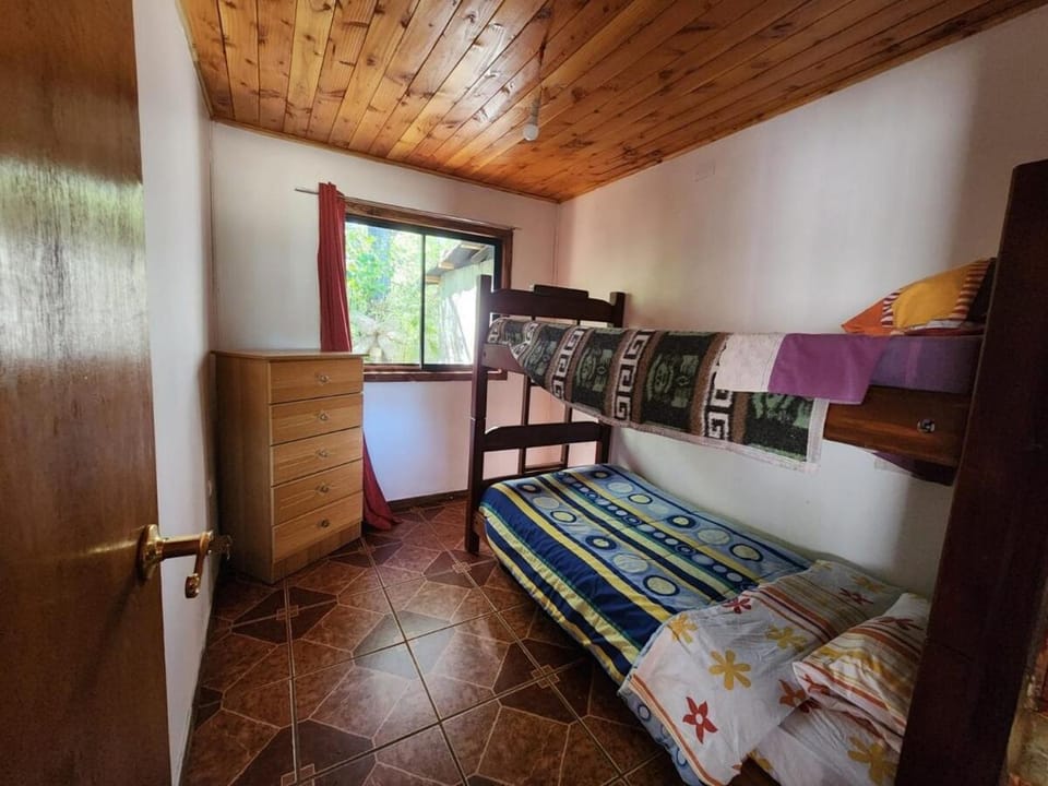 Amplia casa y sitio, lado aeropuerto, 4D, 2B House in Pucon