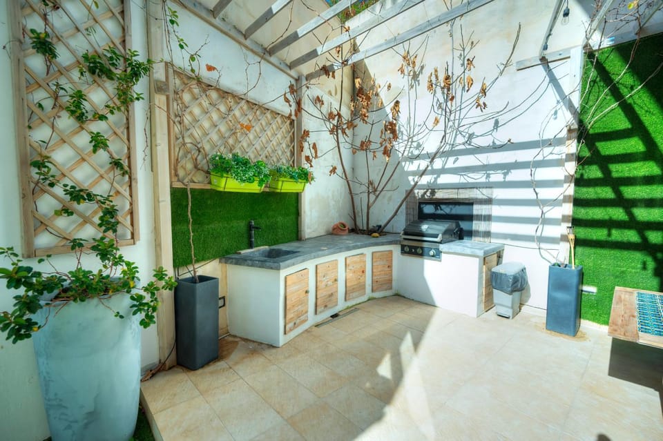 Luxury 2 bedroom with large outdoor & jacuzzi JBAS1-1 Apartment in Saint Julians