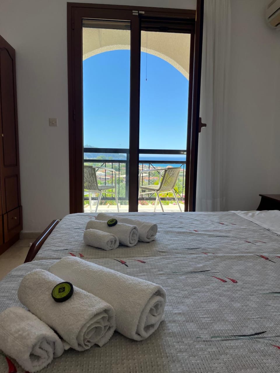 Bed, Natural landscape, Photo of the whole room, Bedroom, towels