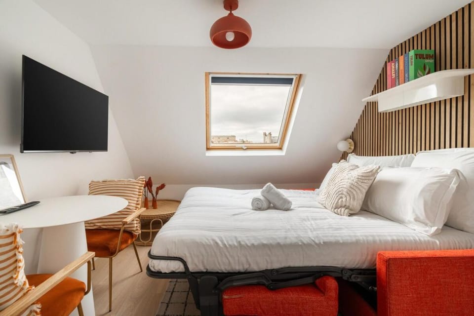 Communal lounge/ TV room, Bed, TV and multimedia