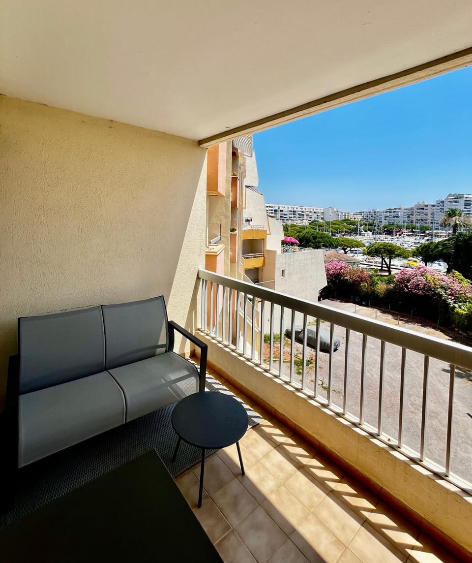 View (from property/room), Balcony/Terrace, Landmark view