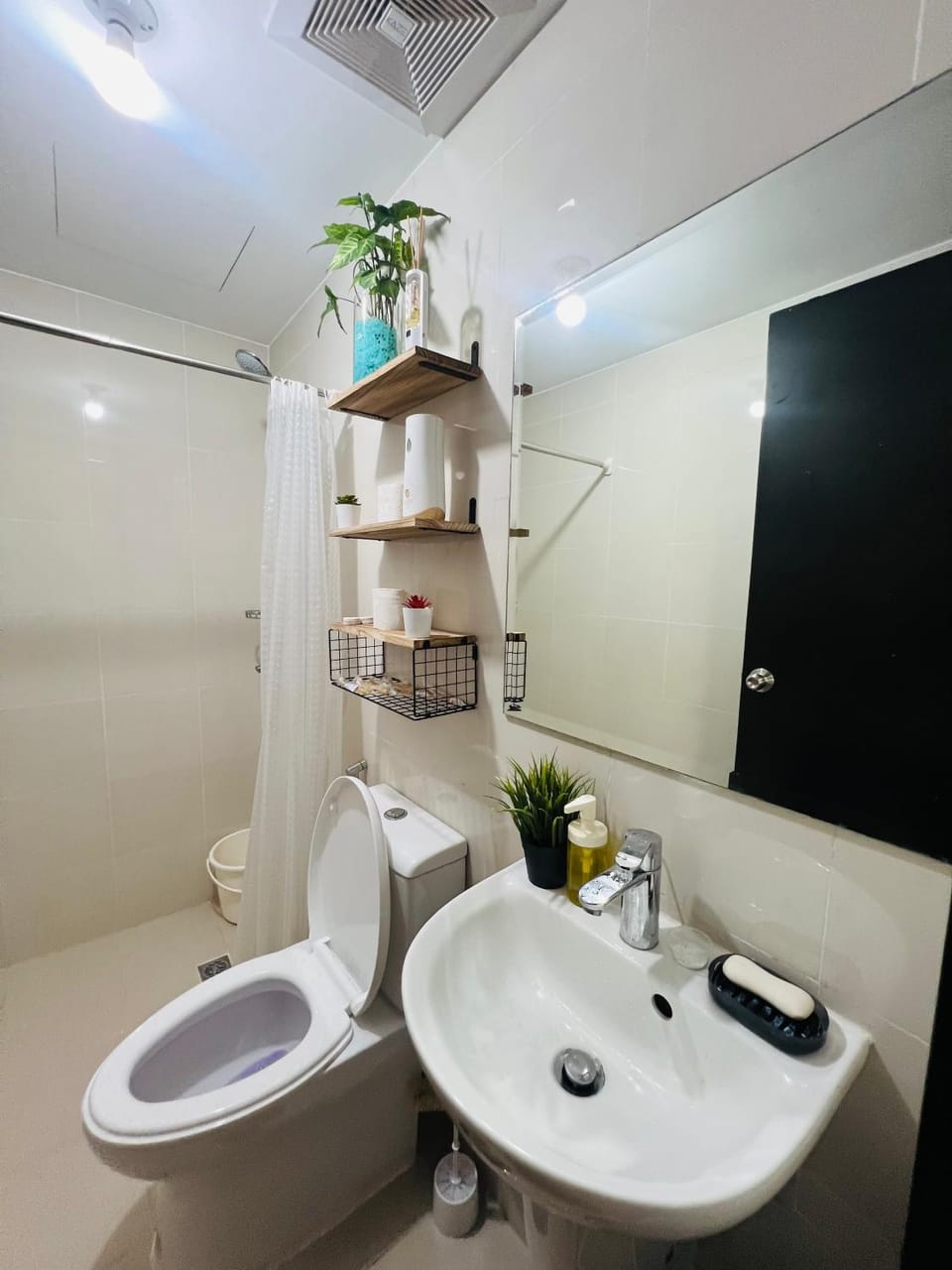 Shower, Toilet, Bathroom, bidet, towels