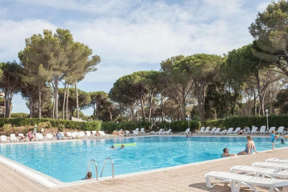 People, Beach, Swimming pool