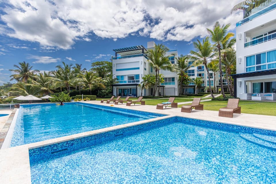 Property building, Pool view
