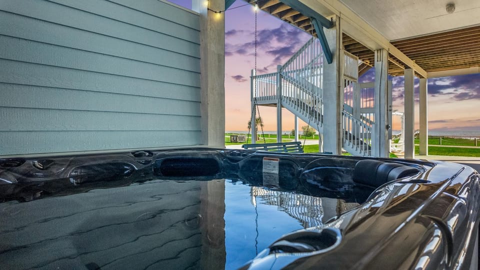 Seaside Sunrise Luxury Beachfront, Hot Tub, Firepit, Elevator House in Bolivar Peninsula
