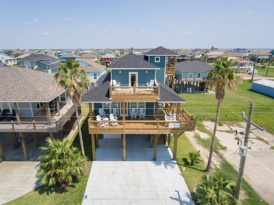 Twin Palms Hideaway, 4BR with Ocean Views, Family and Dog Friendly House in Bolivar Peninsula