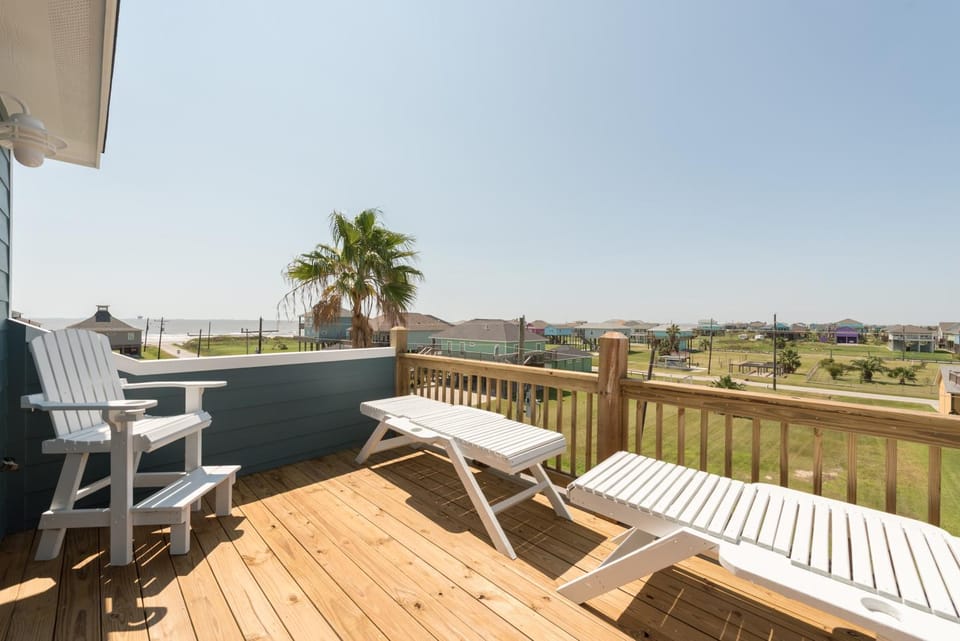 Twin Palms Hideaway, 4BR with Ocean Views, Family and Dog Friendly House in Bolivar Peninsula