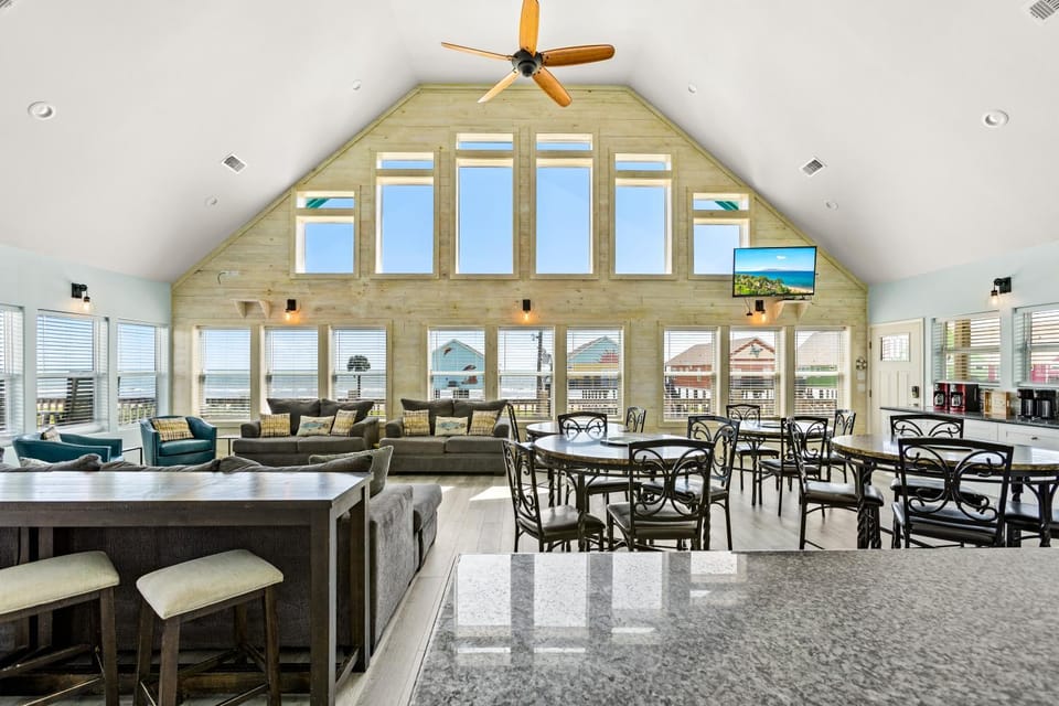 Walk to Sea! Spacious Beachfront w 7BR! Sleeps 28! House in Bolivar Peninsula