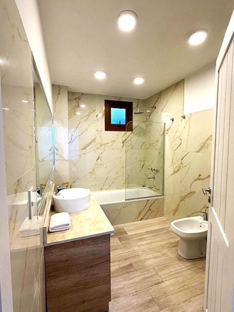 Bathroom, Bath, towels