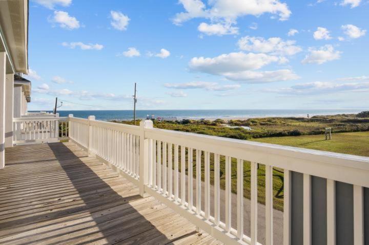 Luxury 3BR Beach Cabin w Gulf Views and Soaking Tub Cabin in Bolivar Peninsula