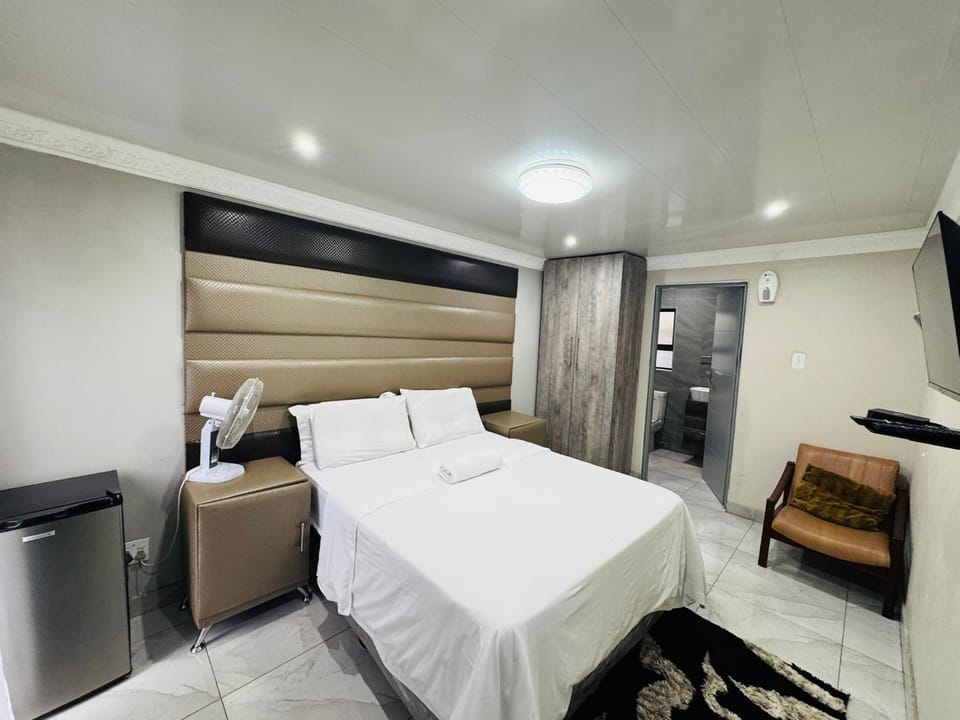 Saho Guesthouse Bed and Breakfast in Gauteng
