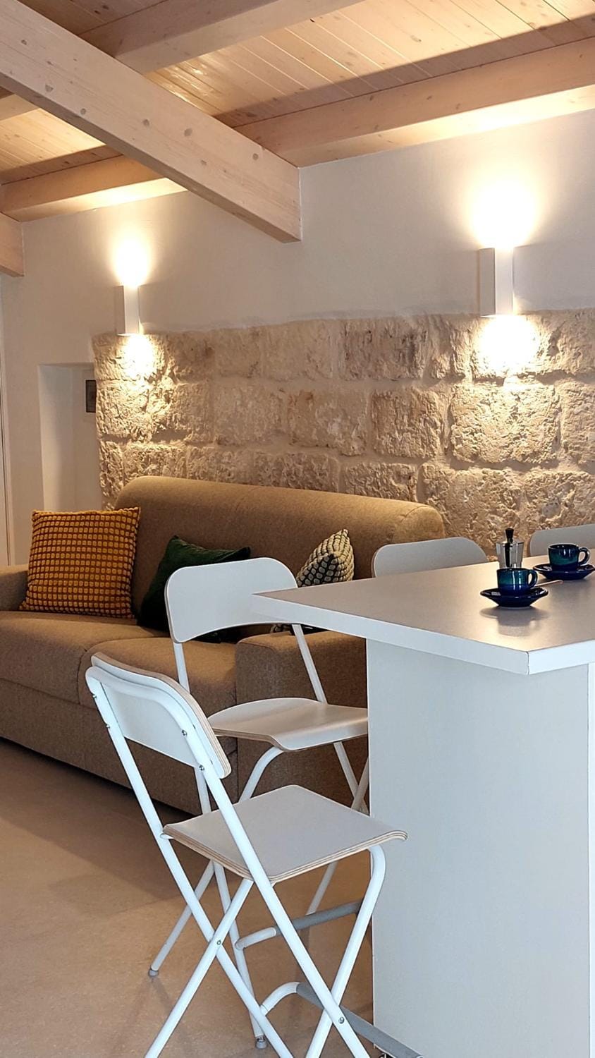 Seating area, Dining area