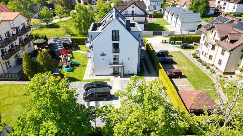 Property building, Neighbourhood, Bird's eye view, Garden view, Parking
