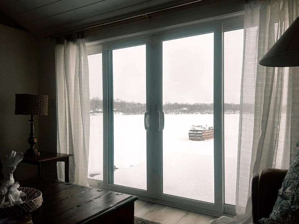 Lakefront Girls getaway Romantic Retreat low fees House in Indiana